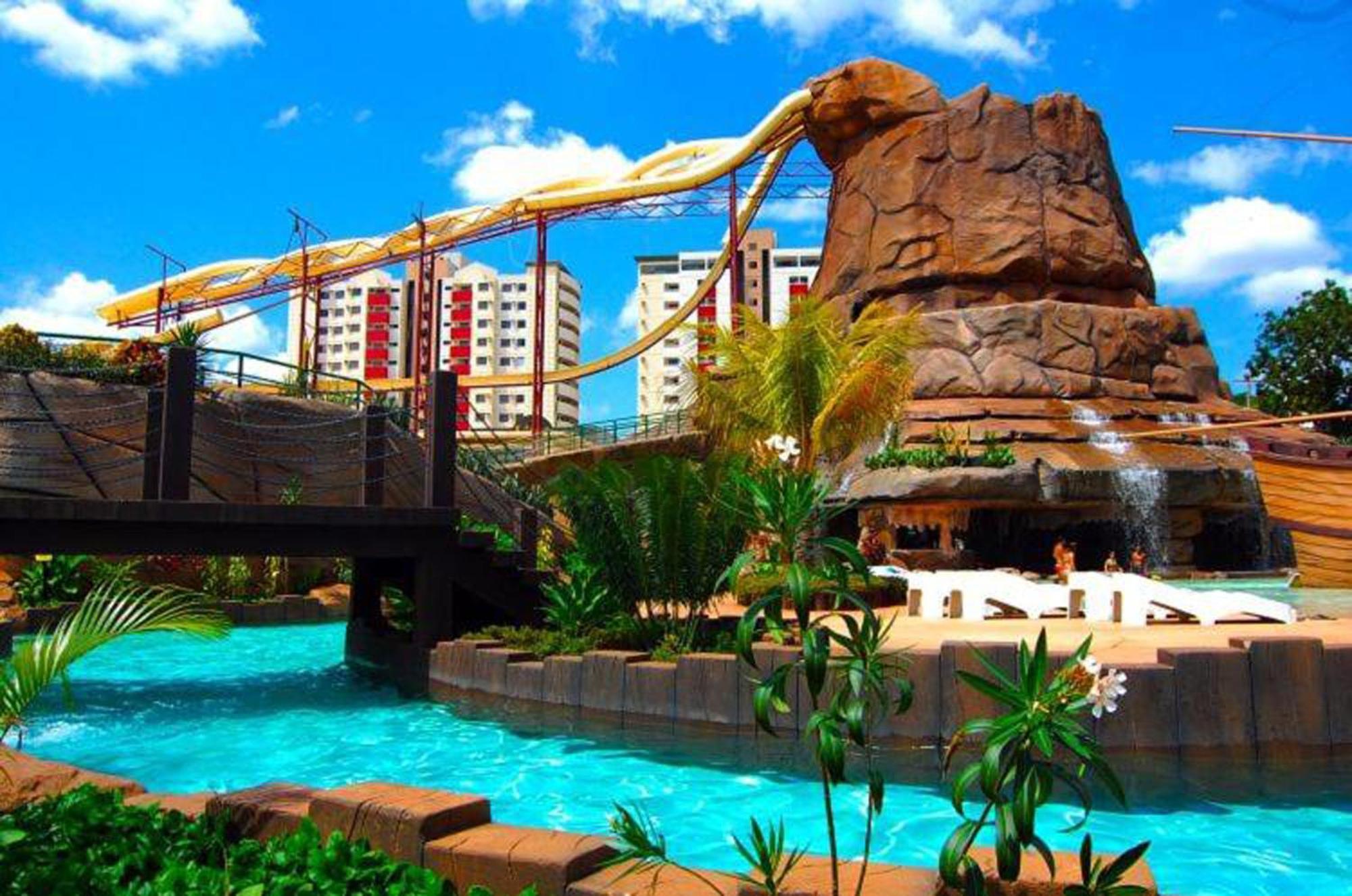 Spazzio Diroma - Cortesia Ao Diroma Acqua Park - Vulcao * Caldas Novas